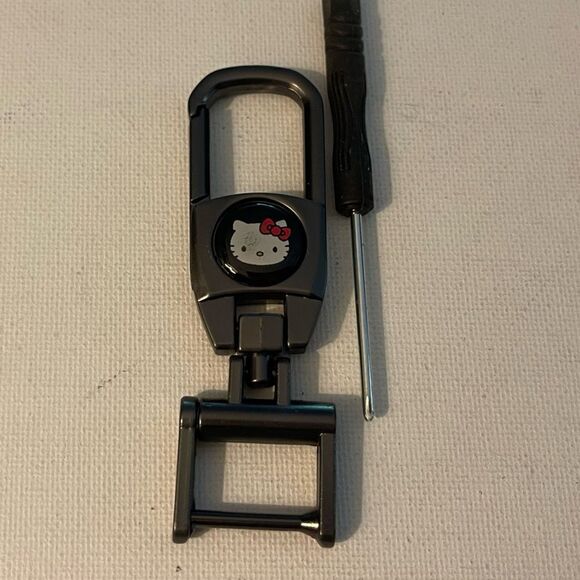 Hello Kitty Key Fob Keychain in Metal NWT - Picture 2 of 4